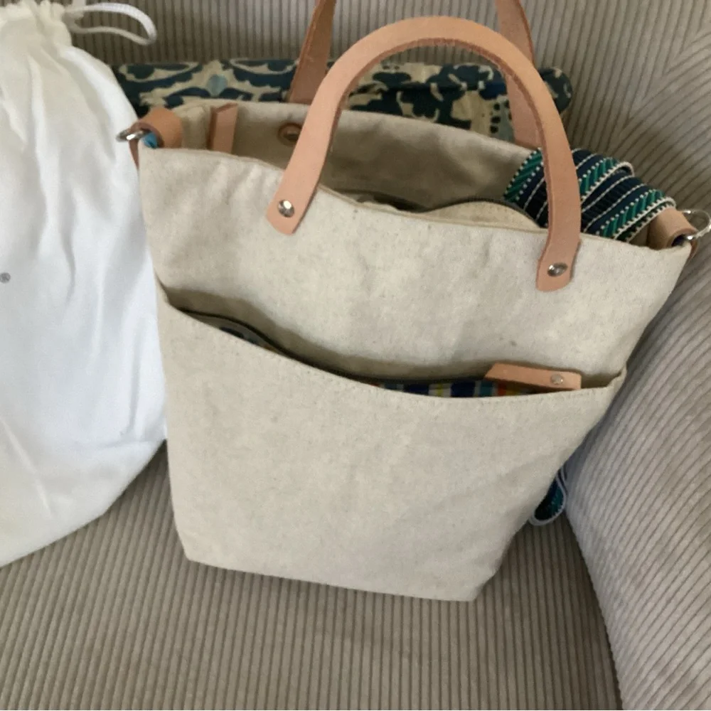 Brighton Bella Vita Embroidered Canvas Medium Messenger Bag - Picture 4 of 12